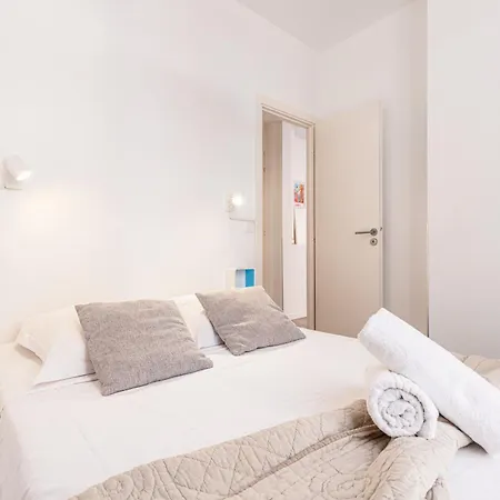 דירה Large Terrace 1 Bdr Near Garibaldi Square