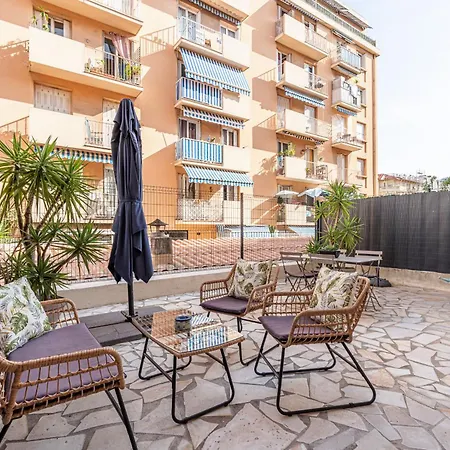 Large Terrace 1 Bdr Near Garibaldi Square Apartment