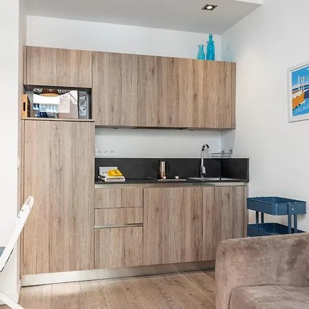 Daire Large Terrace 1 Bdr Near Garibaldi Square *